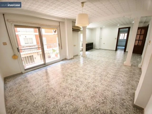 Piso con terraza de 10m2 situado en zona El Carmen / Hospita