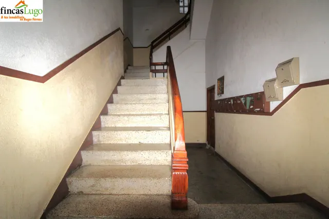Piso a reformar AL LADO DE LA MURALLA (rúa serra de Ancares). — 25