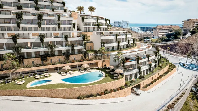 Venta de villa con cuatro dormitorios en Fuengirola, Málaga,