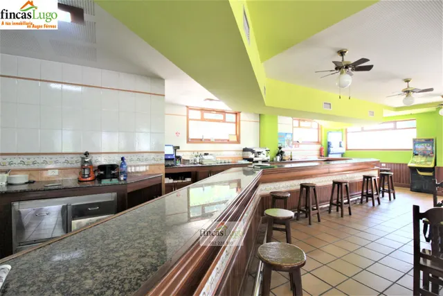 CAFETERÍA-RESTAURANTE EN ZONA UNIVERSITARIA — 37