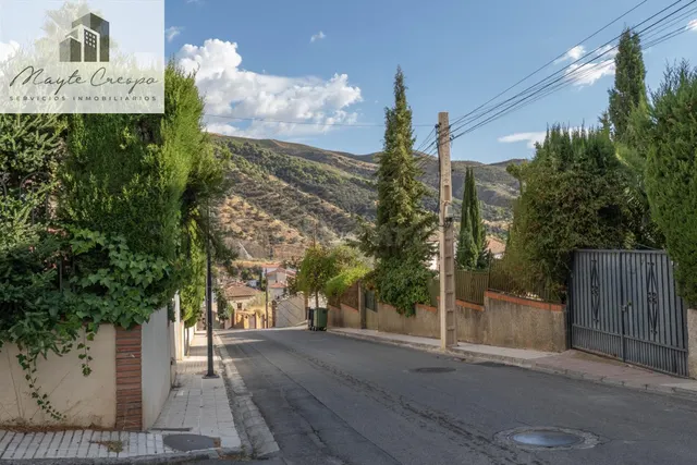 CHALET CON PISCINA Y JARDÍN A SOLO 10 MINUTOS DE GRANADA — 3