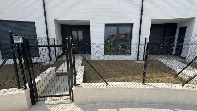 ADOSADO EN LIENCRES, URBANIZACIÓN LA PORTILLA I. A ESTRENAR - foto 5