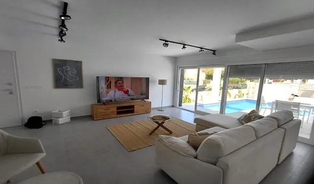 ALTO STANDING - Se vende preciosa y amplia VILLA CON PISCINA PRIVADA — 7