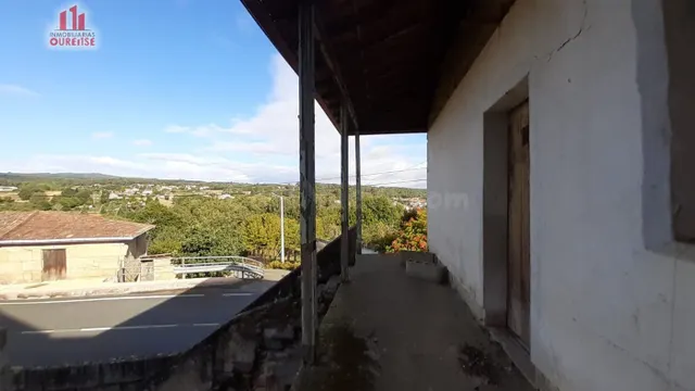 CASA DE PIEDRA PARA REFORMAR, CON PATIO Y PEQUEÑO JARDÍN, EN - foto 2