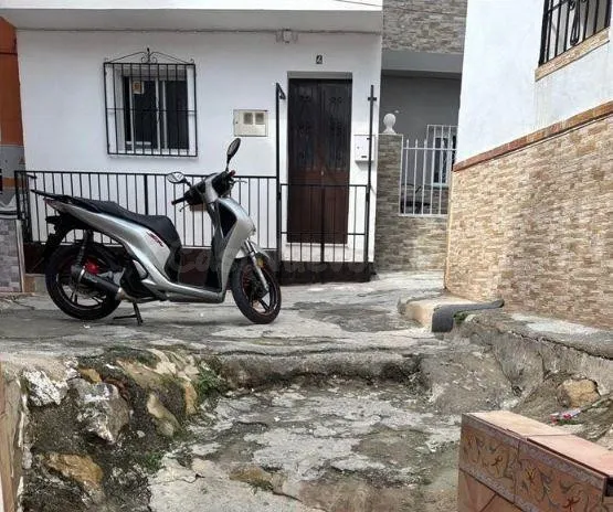 SE VENDE casa adosada OKUPA en C Mercado 10 de Málaga - foto 2