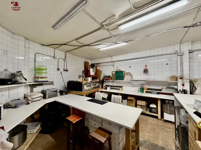 Espectacular Bar Restaurante en el centro urbano con una superficie de 200m2 distribuidos en una planta comercial de 110m2 más almacén de 90m22 — 21