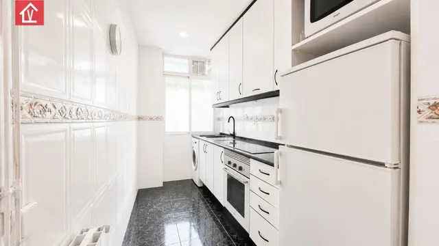 Piso exterior y soleado con ascensor y balcón en zona Espronceda — 10
