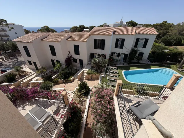 Exclusivo ático con terraza privada, vistas al mar y piscina - foto 2