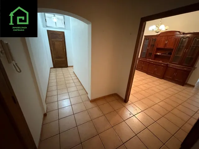 AMPLIO PISO EN PLENO CENTRO DE VILAGARCÍA DE AROUSA PARA REFORMAR — 7