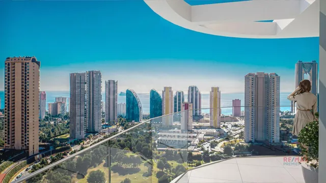 Ático de 3 habitaciones y 3 baños en el Eagle Tower de Benid