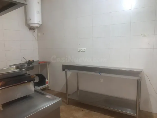 Edificio con negocio de hostelería y amplia vivienda en el c - foto 5
