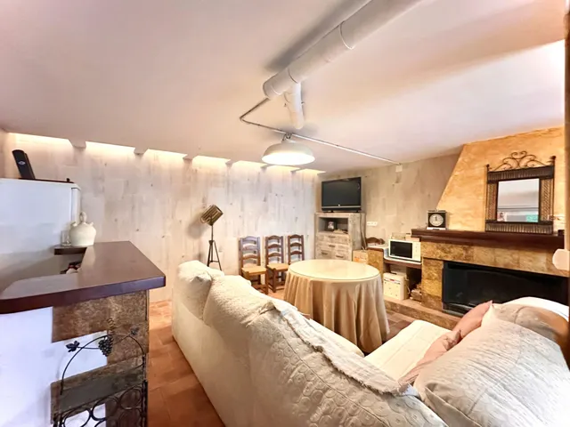 **NO ES SOLO UN ADOSADO. ES UNA CASA PARA DISFRUTARLA.** — 16
