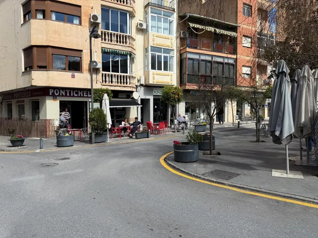 ¡SE ALQUILA LOCAL EN DURCAL CENTRO! — 17