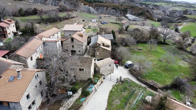Casa tradicional de piedra para rehabilitar en lerés — 12