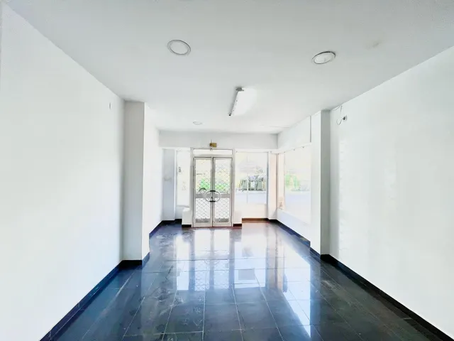 Local comercial 218m² en venta - Andalucia - foto 2
