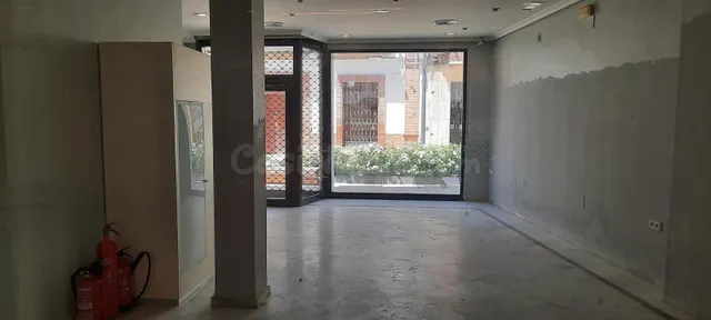 Local de 200 m2 en el centro, con aseos.