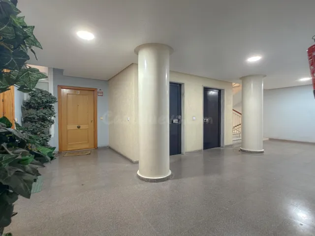 Playa de los Locos! Acogedor apartamento semireformado con ubicación privilegiada, a solo 170 mts del mar — 2