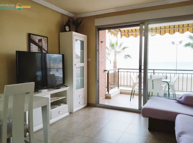 AMPLIO PISO TOTALMENTE REFORMADO EN 1ºLÍNEA DE PLAYA — 6
