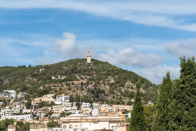 Ático exclusivo con vistas panorámicas, gran terraza y acces - foto 4