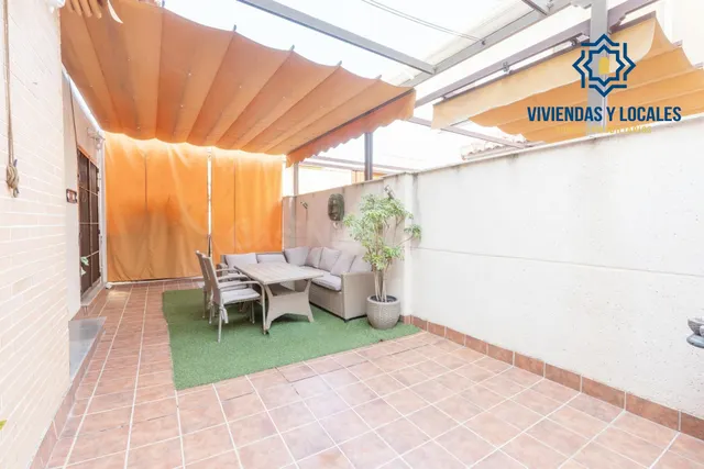 Pareada en Urbanización La Joya — 2