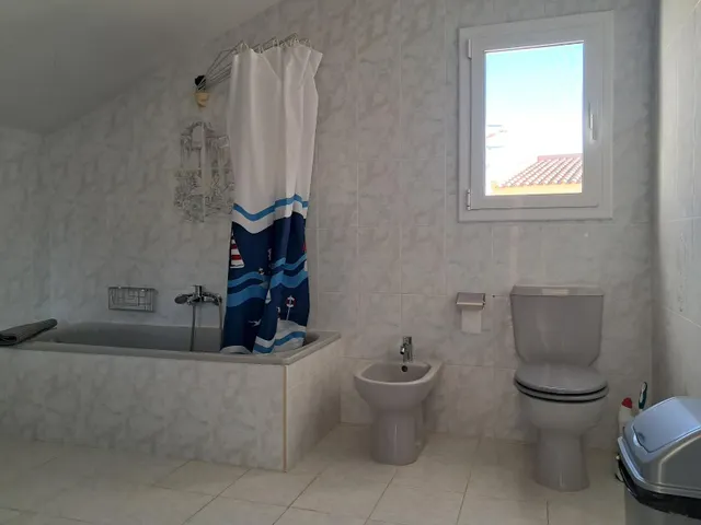 CASA CON LICENCIA TURISTICA 5 Hab — 18