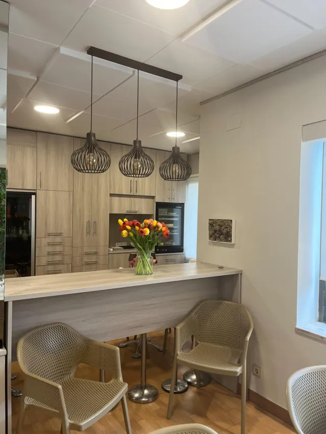 Edificio singular con hostal en funcionamiento, restaurante, bar con terraza y vivienda privada en el centro de Tremp — 8