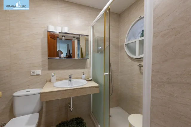 Chalet pareado con piscina, jardín y bonitas vistas a Granada en La Zubia — 24