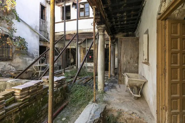 Edificio histórico junto a Plaza Larga, en el corazón del Albaicín (Granada) — 15