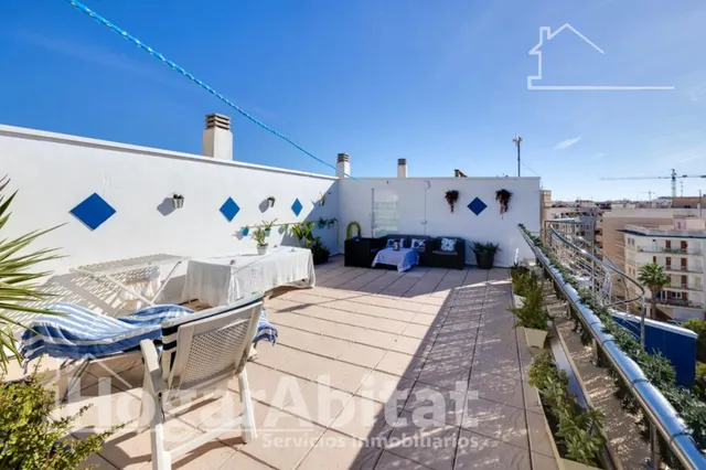 PRECIOSO ÁTICO CON DOS TERRAZAS, GARAJE Y PISCINA JUNTO AL MAR — 11