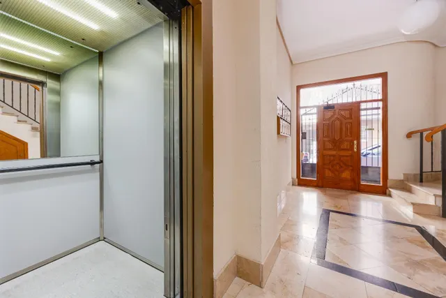 Amplio apartamento de 4 dormitorios en el corazón de Torrevieja — 36