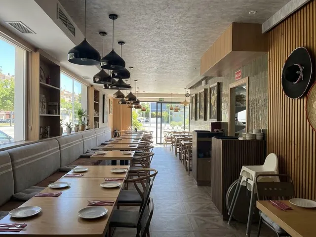 BAR RESTAURANTE con salida de humos y terraza — 24