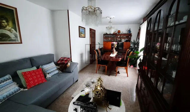CASA ADOSADA CON FINCA EN DONIÑOS - foto 5