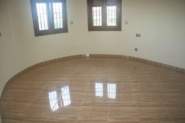 Fantástico Chalet Estilo Mediterráneo en Los Altos de Torrevieja con 3 Dormitorios y 4 Baños — 6