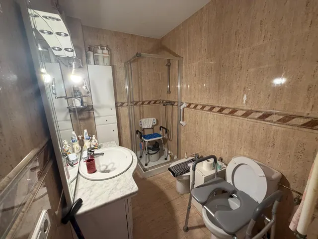 Casa de 5 habitaciones con garaje para 2 coches, terraza y aire acondicionado – lista para entrar a vivir — 6