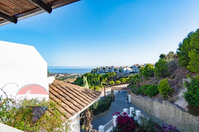 ESPECTACULAR TERRAZA EN ESQUINA Y VISTAS AL MAR EN LA ZENAIDA – RINCÓN DE LA VICTORIA — 49