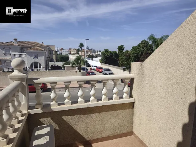 Bungalow pareado con dos terraza, solárium y sótano en Gran Alacant. — 32