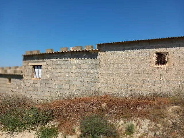 Cortijo a reformar con gran parcela junto a zona urbana - foto 2