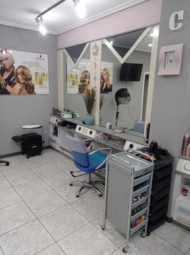 Urbis te ofrece un local comercial en venta o alquiler en zona Labradores, Salamanca. — 2