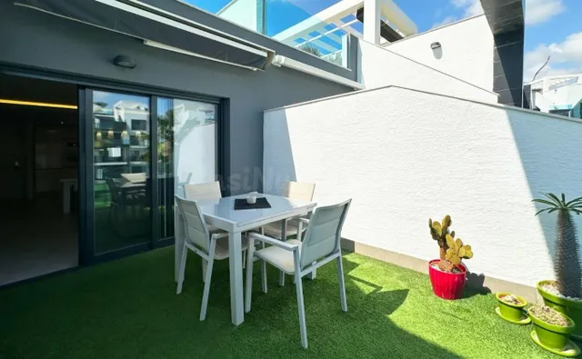 Se vende ático de 2 dormitorios en la primera planta con solárium privado en Oasis Beach XII, El Raso, Guardamar del Segura — 27