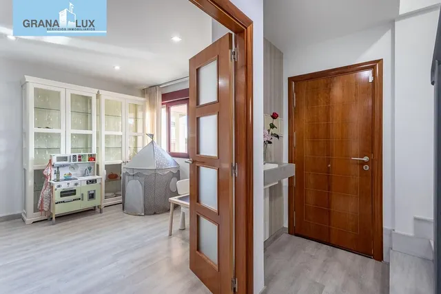 Amplia casa de 182 m2 con patio, gran sótano y a menos de 5 minutos del metro — 30