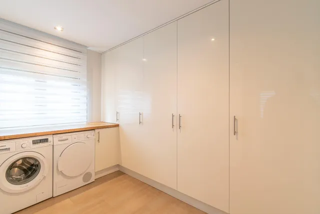 ¡Descubre el hogar de tus sueños en este espectacular chalet independiente! — 49
