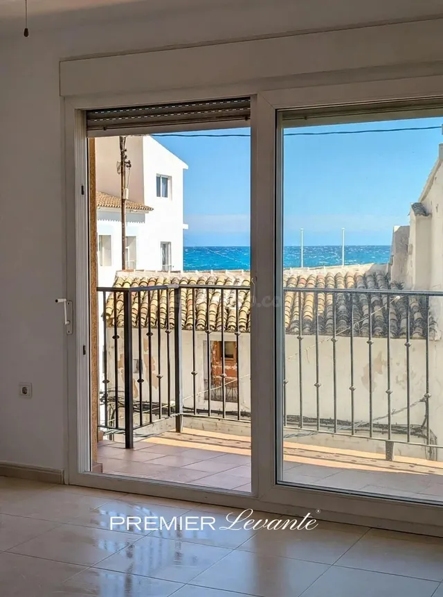 LUMINOSO PISO EN 2º LINEA DE LA PLAYA DE ALTEA — 2