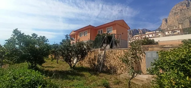 CHALET INDEPENDIENTE CON PARCELA URBANA. IDEAL INVERSORES. — 11