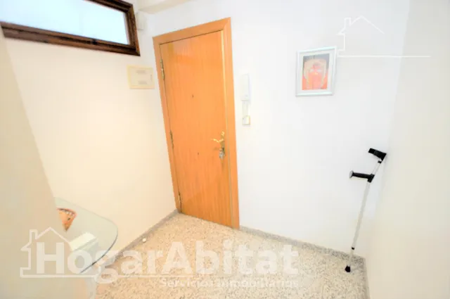 Luminoso piso esquinero con dos balcones y dos plazas de garaje incluidas — 40