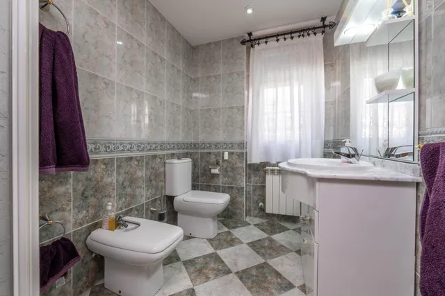 Magnífica casa unifamiliar de 4 dormitorios grandes en Otura — 42