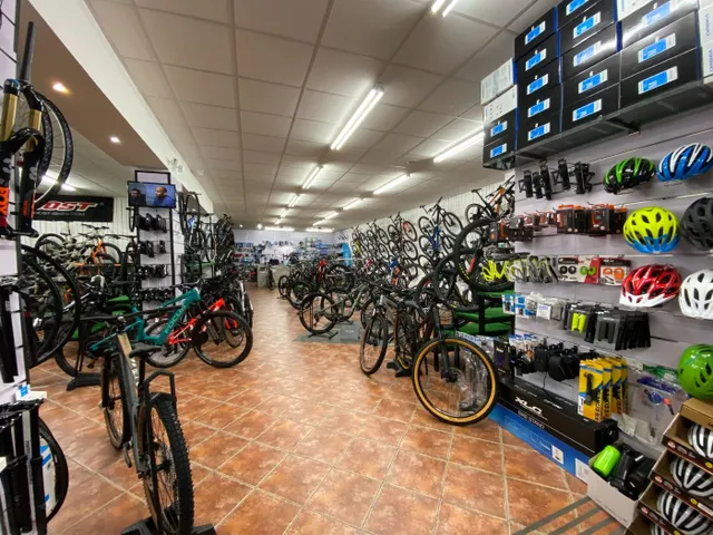 LOCAL COMERCIAL IDEAL INVERSORES EN ZONA PISCINAS DE MANRESA — 4