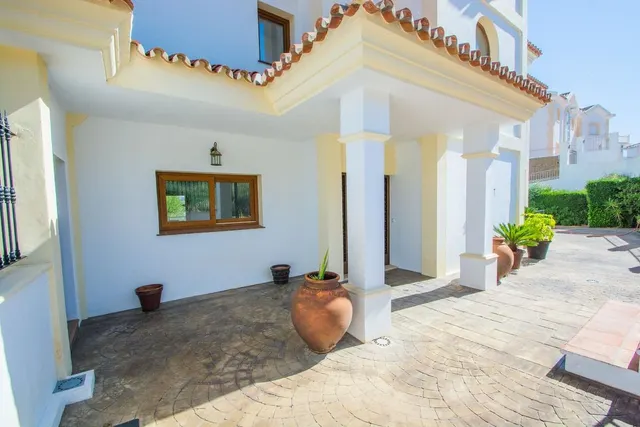 Exclusiva Villa Independiente en Primera Línea de Golf | La Cala Golf, Costa del Sol — 8