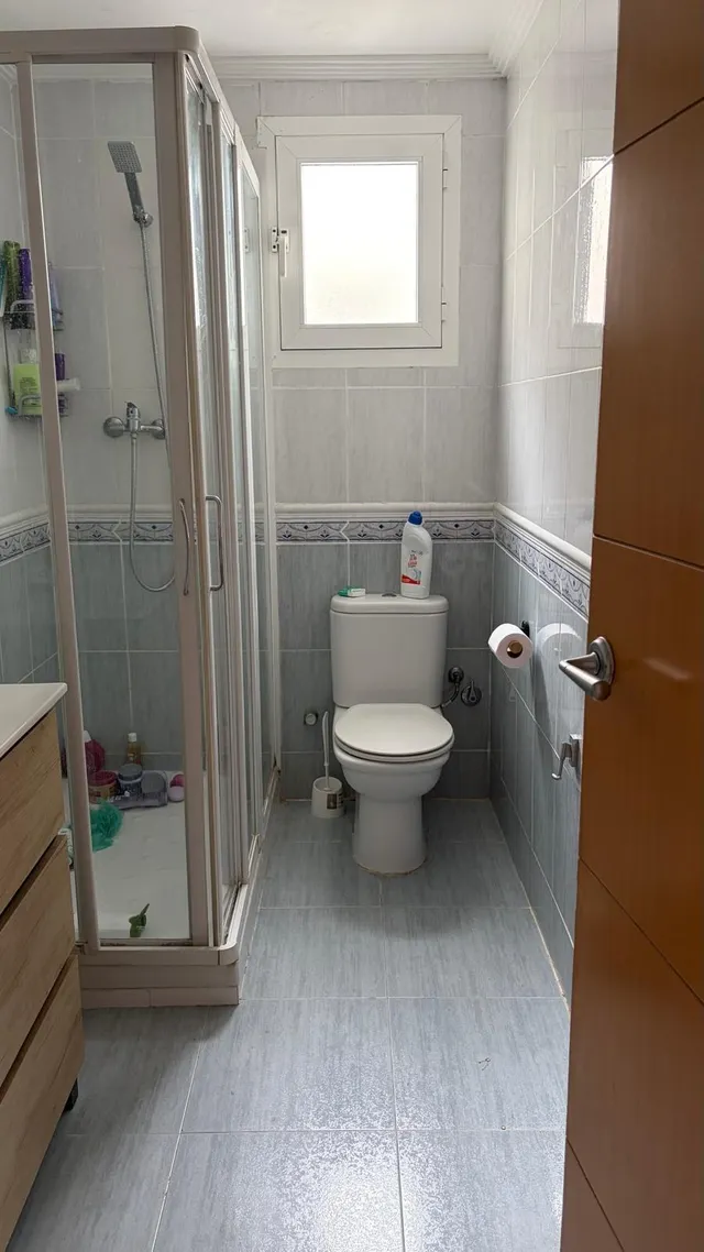 Se vende piso de 2 habitaciones con balcón y ascensor — 16
