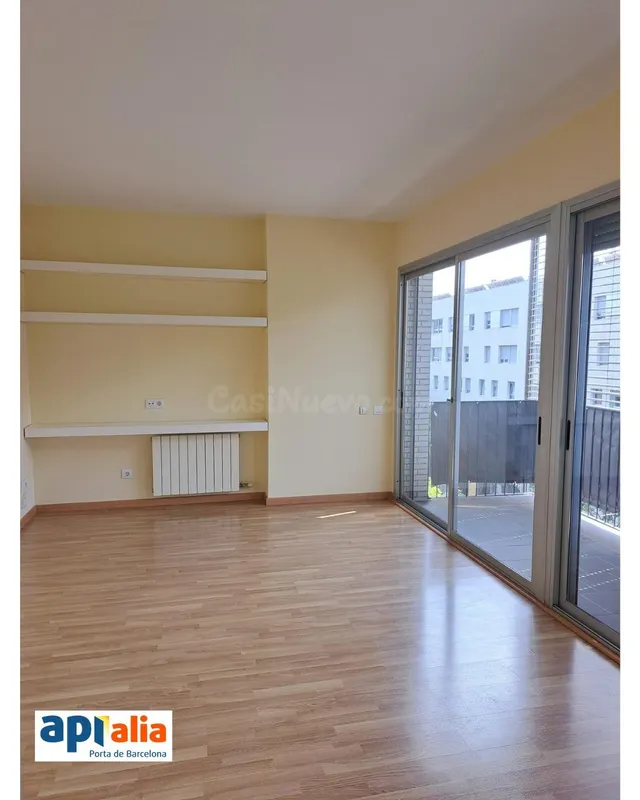 Luminoso piso con terraza, piscina, parking y trastero junto - foto 4