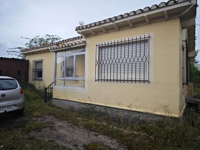 Casa independiente en Ganzo (Torrelavega) con gran potencial - foto 2
